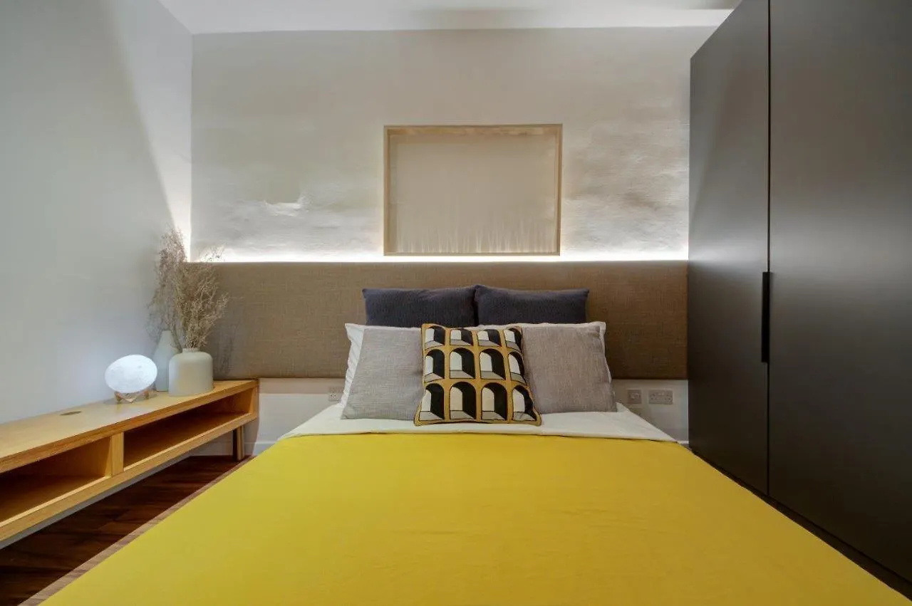 Stylish Apartment In St Julians 1 Min Away From The Sea San Ġiljan 0*,  Málta